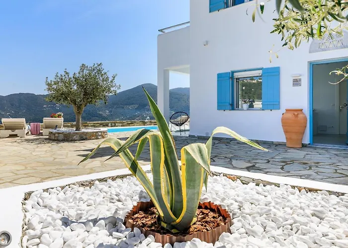 Mariel Willa Skopelos